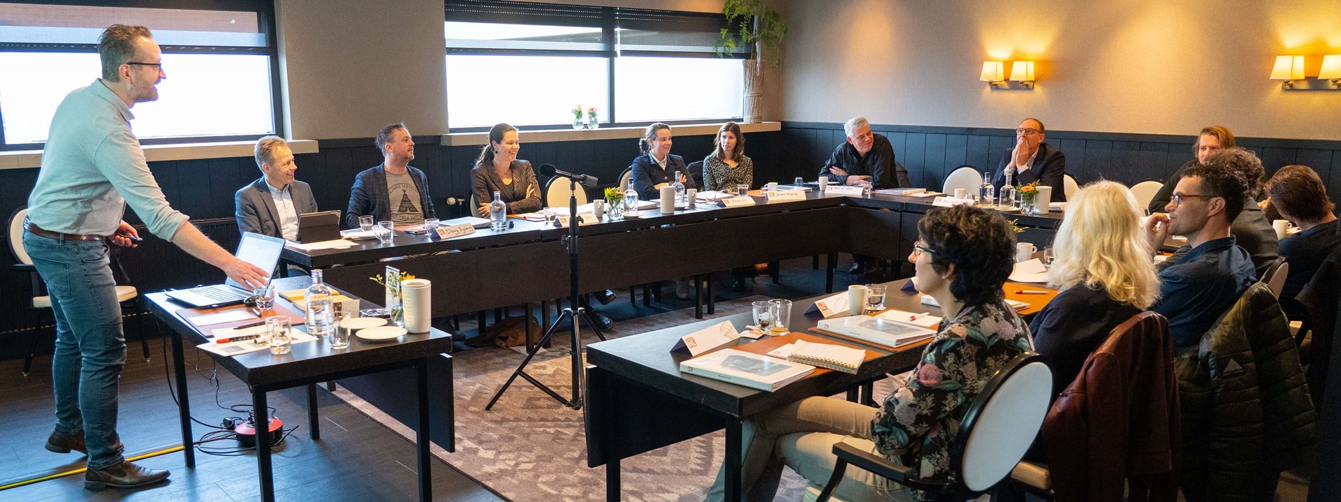 Boardroomsessie boeien en binden van personeel