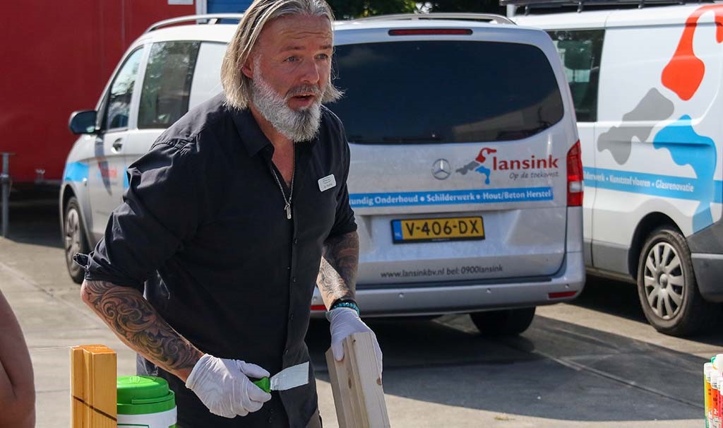 foto Arjan Seppenwoolde - Repaircare geeft uitleg