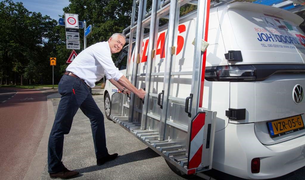 Elektrisch rijden-mobiliteit-netcongestie-glasbus-Van Doorn_1024x606