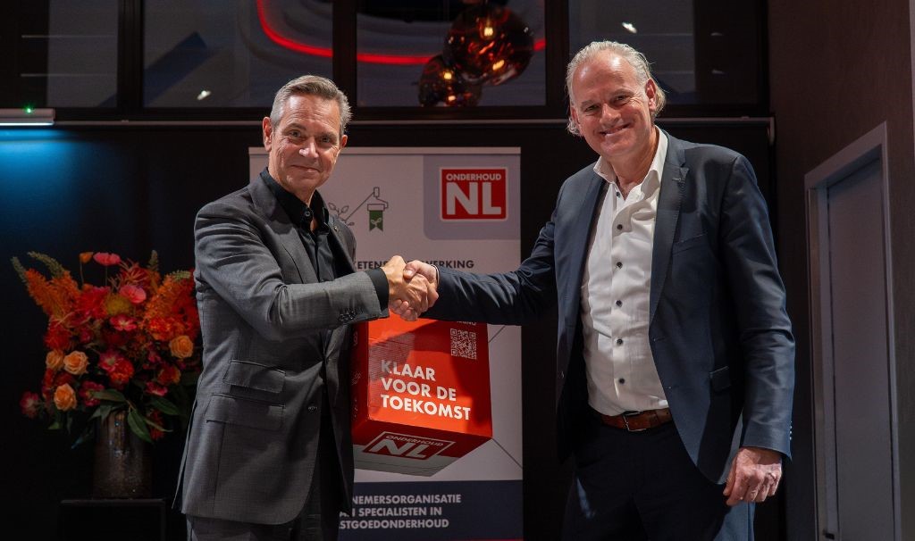 Handdruk-voorzitterswissel-Henk den Boer-Rob Hagemans OnderhoudNL-2025_1024x606