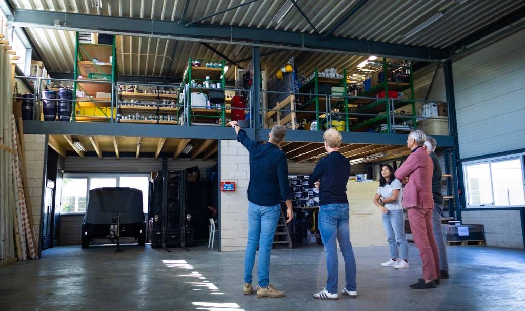 Werkbezoek Arend Kisteman aan Van Kruistum-gevaarlijke stoffen-lobby_1024x606 (2).jpg