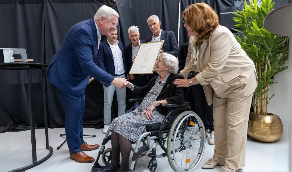 100-jarig jubileum Buitink Schilders-Oma Buitink-Predicaat Hofleverancier-Puur Beeld Fotografie_1024x606.jpg